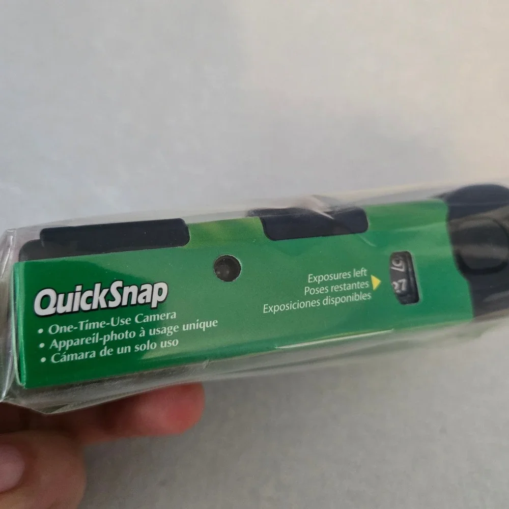 Fujifilm QuickSnap Flash 27 Exposure Disposable 35mm Film Camera Sealed 2009-11